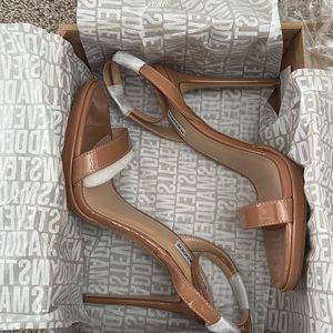 Steve Madden Tan heels. Never worn